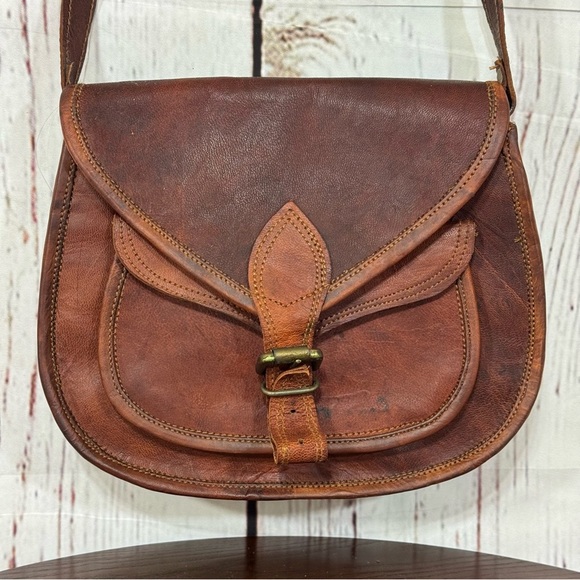 Classic Simple Brown Leather Crossbody Bag - Picture 1 of 16